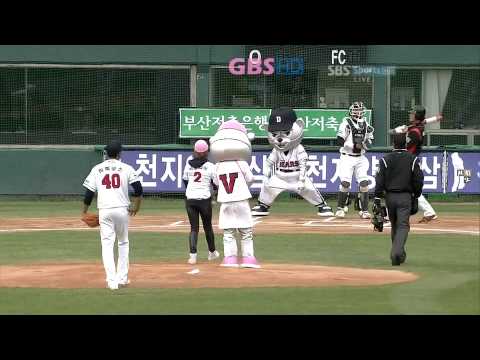 100418 f(x) 宋茜Victoria 開球 @樂天Bears Day 開球畫面 1