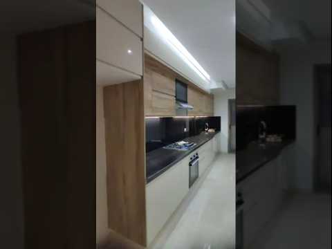 عاجل شقة راقية 🔴للبيع 93م² ثلاثة غرف  صالون مطبخ مجهز حمامين مصعد ومراب