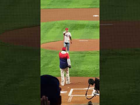 David Ortiz y Ozuna lanzando el primer picheo!