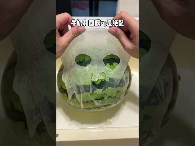 I heard that this is the oldest way to eat watermelon in ancient Egypt~ #BaoDadTakingBaby #Parenting