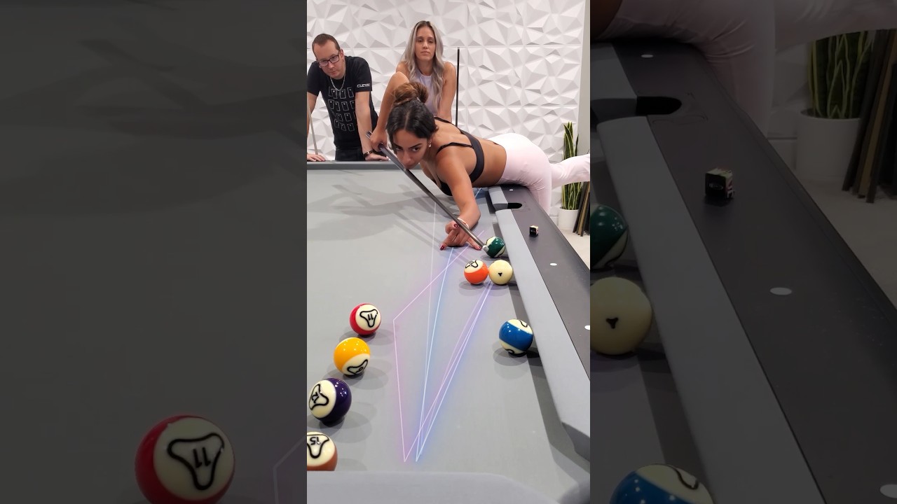 POOL BATTLE with the girls!! 🤩ft @HanaXAlii & Iana 🎱❌✅