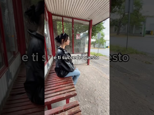 Pov: Quando sei alla fermata dell’autobus e succede Questo
