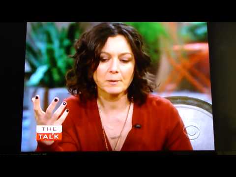 The Talk Defends Kelly Clarkson over Clive