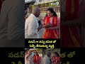 సడన్ గా వచ్చి కవిత తో సెల్ఫీ తీసుకున్న వ్యక్తి  | Kavitha Visit Tirumala | Prime9 News