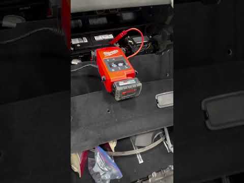M18™ HOTSHOT™ Jump Starter | 3841-20 Video Credit: @luxury.car.repair