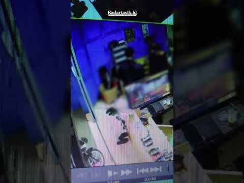 Diduga Curi Sandal, Aksi Seorang Pria Terekam CCTV di Tasikmalaya