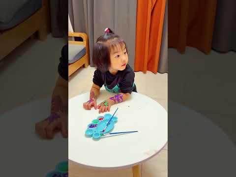 little sister protects old brother  #kpop