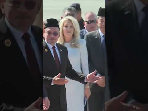 Donald Trump Dances with Malaysian Cultural Group | ASEAN Leaders Summit Arrival Moment