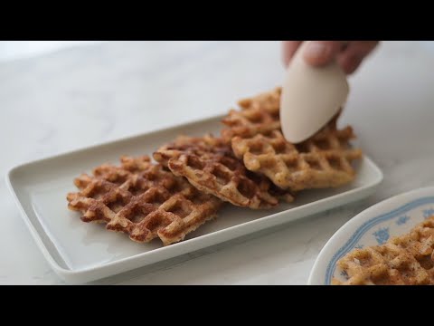 【グルテンフリー アーモンドワッフル】食物繊維、ビタミンE、オレイン酸が豊富なアーモンドフラワーと中鎖脂肪酸が豊富なココナッツオイルで作ったワッフル。