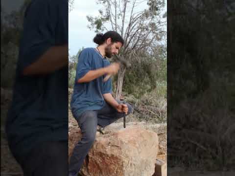 técnica primitiva para partir piedras