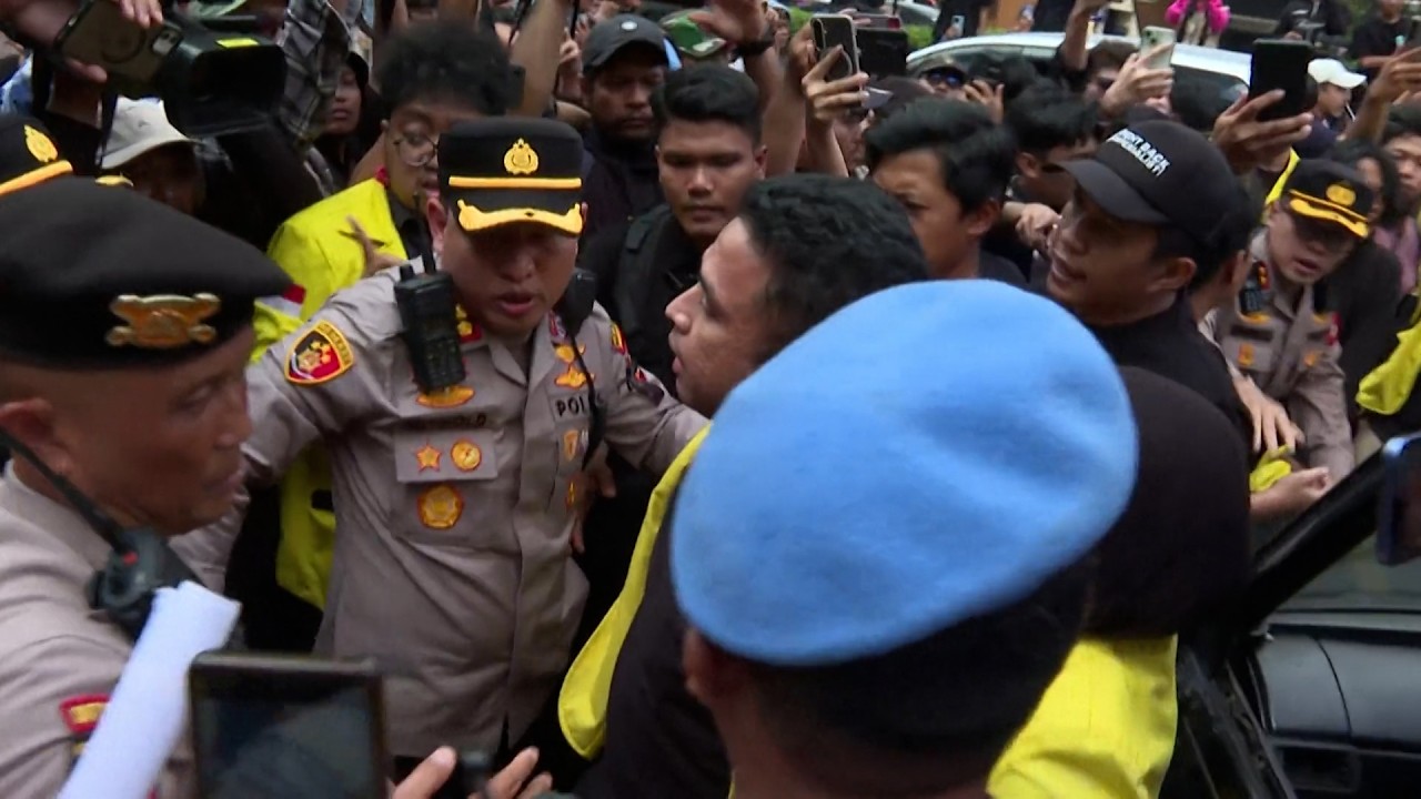 Police attack Indonesian student protesters, arresting at least 21 as clashes erupt