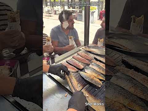 철판 위에서 구운 생선의 가시를 한 번에 제거하는 방법 #worker #process #streetfood #grilledfish #vendor