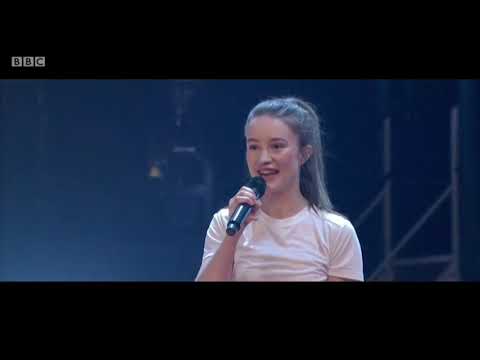 Sigrid - Strangers. The Graham Norton Show. BBC1. 19 Jan 2018