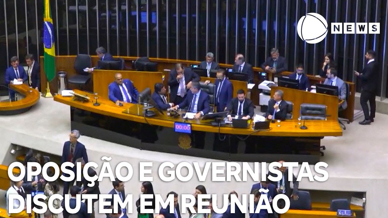 Oposição e governistas discutem em reunião de líderes