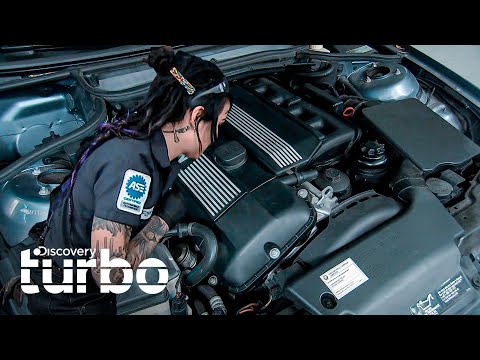 Faye e Bogi tentam remover a tampa do compartimento do motor | As Mecânicas | Discovery Turbo Brasil