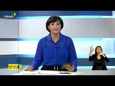 Ameaça à democracia pauta conversa de Lula com Macron