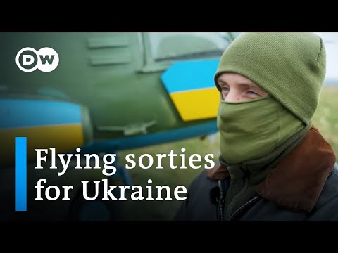 How Ukrainian helicopter crews attack Russian positions | DW News