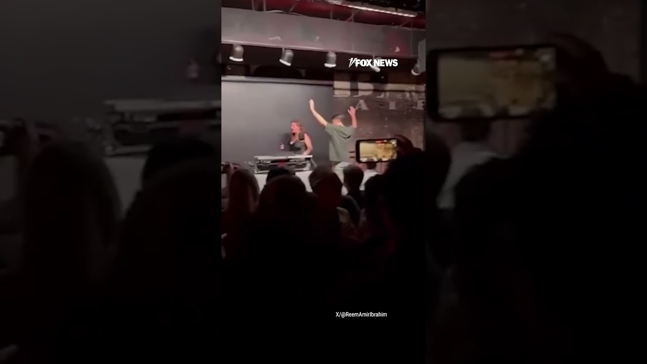 Protester CRASHES data center event as 'USA' chants erupt #foxnews #news #shorts #protest #ai