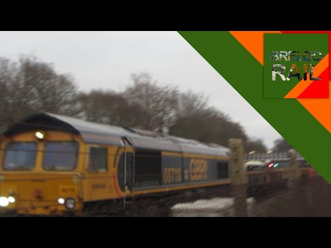 66716 | Trains at Farnborough (Main) | 04/03/21