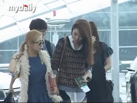 120921 SNSD & EXO - News @ Incheon Airport