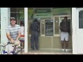 Long lines in front of banks and ATMs as Cubans face another hurdle to their difficult daily routine  - 01:01 min - News - Video