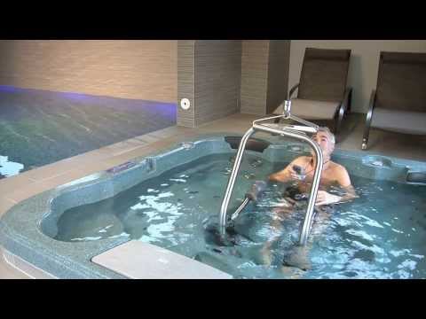 video Ceiling lift with body support for pools, independent use