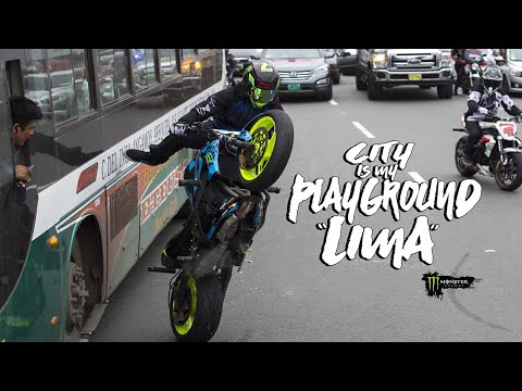 Лудување со мотори по улиците на Лима, главниот град на Перу