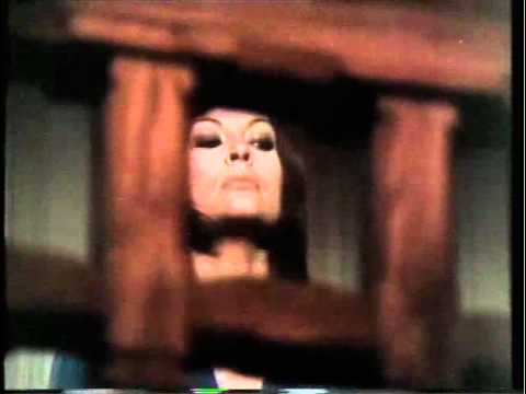 Los ojos azules de la muñeca rota'