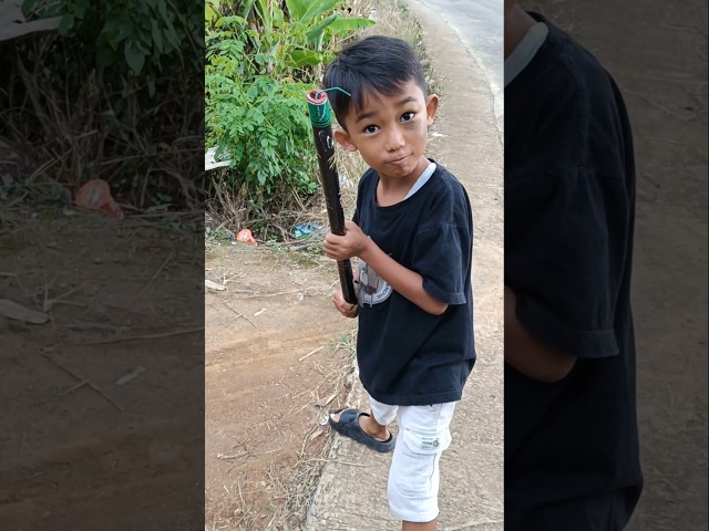 faqih minta nyalain petasan(dalam pengawasan orang dewasa)