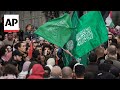 Palestinos protestan en Ramala contra el asesinato del comandante de Hamás Arouri.