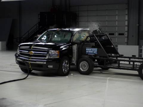 วิดีโอ Crash Test Chevrolet Silverado 1500 Crew Cab ตั้งแต่ปี 2008