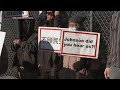 Chicago scrambles to house hundreds of migrants as winter weather approaches  - 03:18 min - News - Video