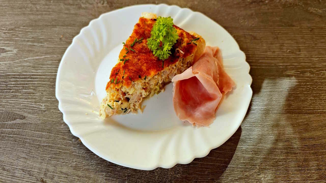 Lepší než pizza! Slaný koláč se sýrem, šunkou a smetanou | @zadnyspeky