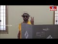 ఓటేసిన టీమిండియా క్రికెటర్ రవీంద్ర జడేజా...| Ravindra Jadeja casts vote in Jamnagar | hmtv  - 00:59 min - News - Video