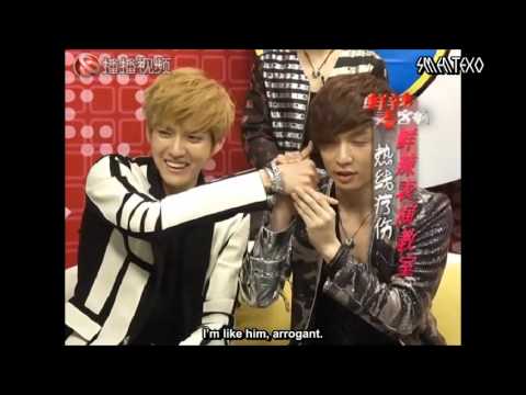 Cute EXO (엑소) Moment #1:Lay use Kris´s Hand as a Telephone