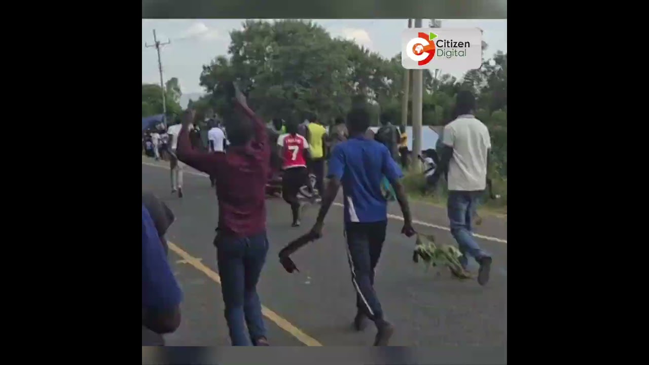 Thousands of villagers escort Albert Ojwang’s body to Mawego Police Station