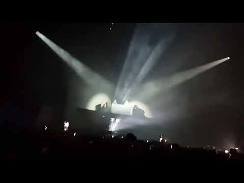Dimitri Vegas & Like Mike & Sunnery James & Ryan Marciano & Azteck - Leader ft. Tinie Tempah