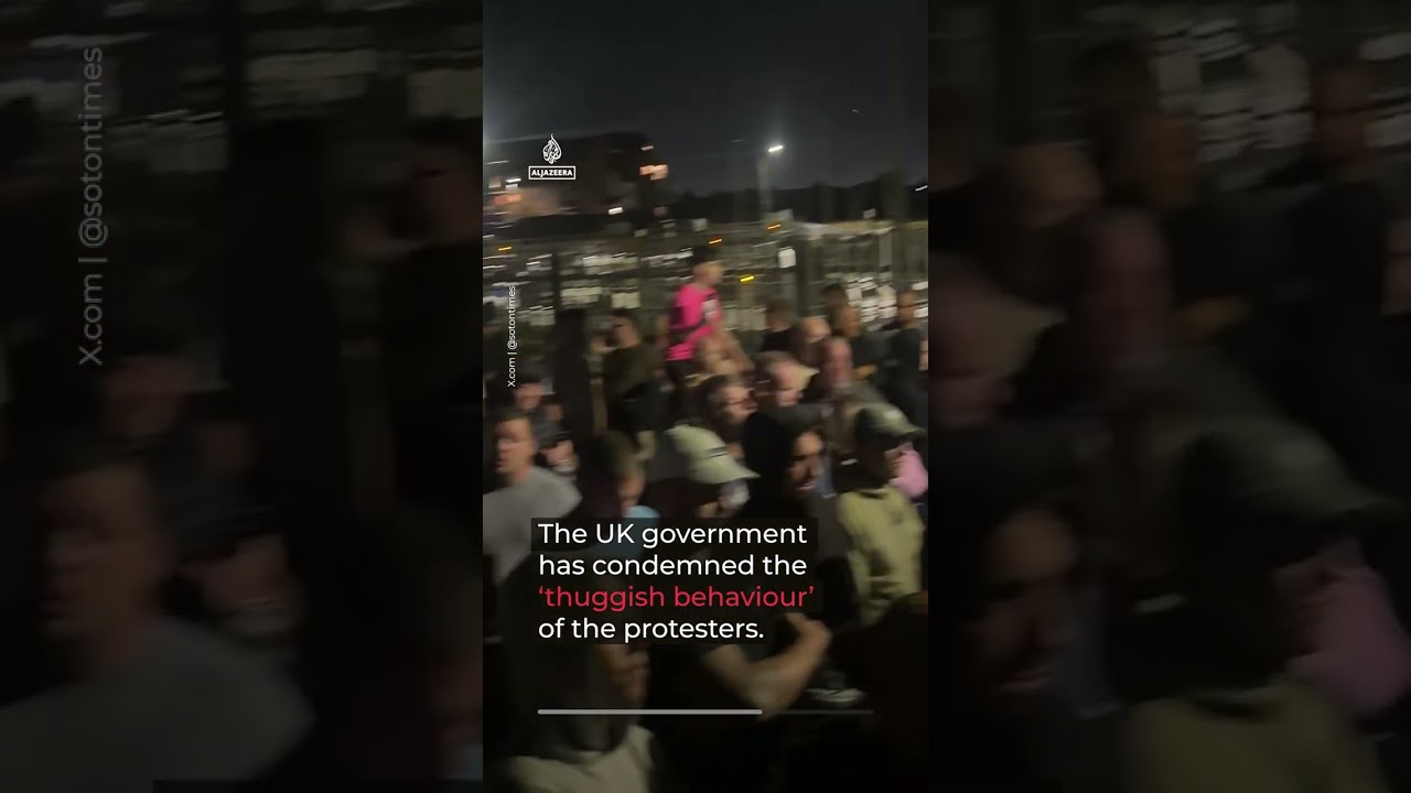 Anti-immigration protesters clash with police in UK after boat arrival | AJ #shorts