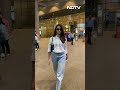 Pooja Hegde एयरपोर्ट पर Casual Look में आईं नज़र  - 00:59 min - News - Video