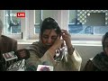 Jammu-Kashmir News: आतंकी हमले में जान गंवाने वाले पुलिसकर्मी के आवास का Mehbooba Mufti ने किया दौरा - 01:44 min - News - Video