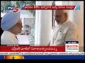 Manmohan Singh Meets Narendra Modi