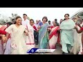 Priyanka Gandhi Performs Traditional Dance | Ranchi | V6 News  - 03:03 min - News - Video