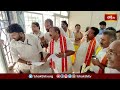 సింహాచలంలో సింహాద్రి అప్పన్న చందనం అరగతీతను ప్రారంభించిన అర్చకులు, అధికారులు | Chandanam Aragateetha  - 13:02 min - News - Video