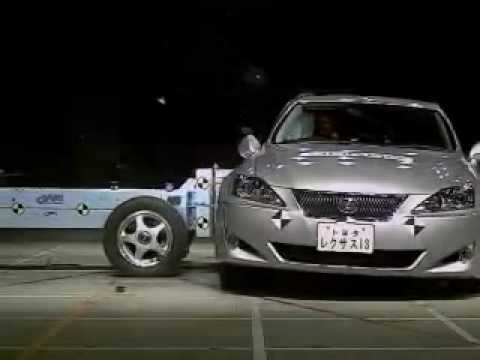 Відео краш-тесту Lexus Is з 2005 року