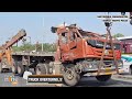 Truck Overturns on Vashi Highway Bridge: Traffic Jam in Navi Mumbai | News9