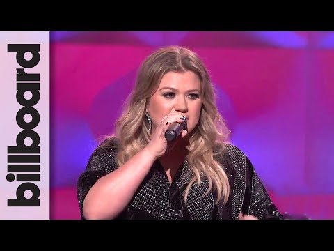Kelly Clarkson Accepts Powerhouse Award at Billboard's Women in Music 2017