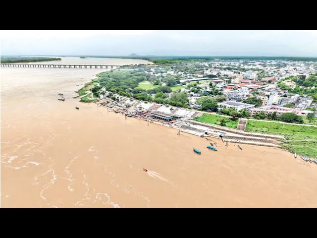 Flood Flow To Godavari బిగ్​ అలర్ట్​ : భద్రాచలం వద్ద గోదావరికి వరద ఉద్ధృతి - ఇంకో 2 అడుగులు దాటితే!