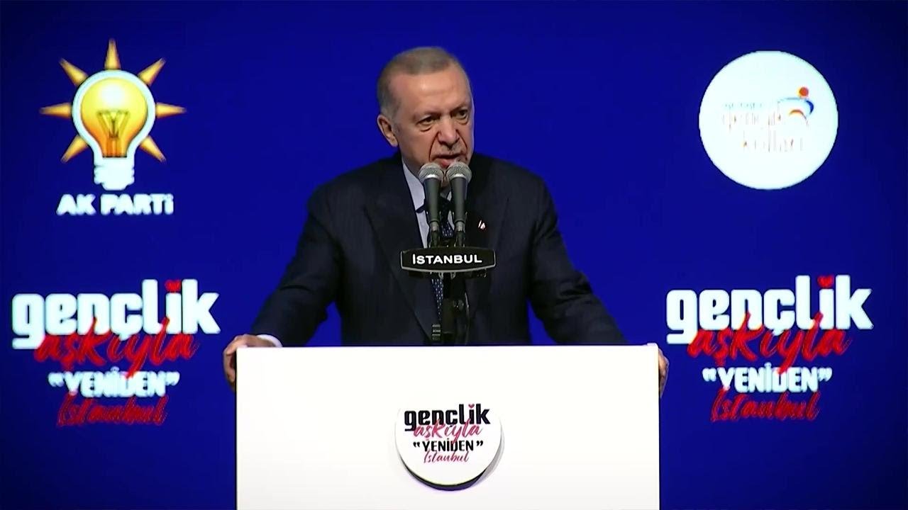 Cumhurbaşkanı Erdoğan, 'Gençlik Aşkıyla Yeniden İstanbul' programında gençlerle buluştu