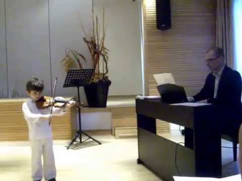 Henry plays violin ! He is only 5 years old here !