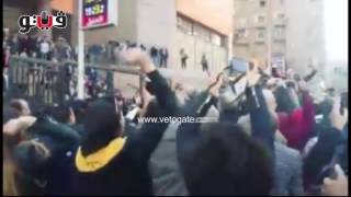 حمل خالد علي على الأعناق بعد الحكم بمصرية تيران وصنافير -